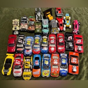 Lot of Multi Brand Vintage / Modern Mix Collectible Toy Die Cast / Plastic Cars